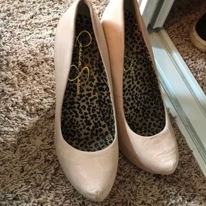 Jessica Simpson nude pumps